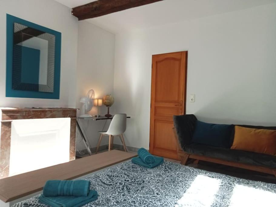 Perle Rare F1 De 43 M Quartier Historique. Apartment Moulins  Ngoại thất bức ảnh